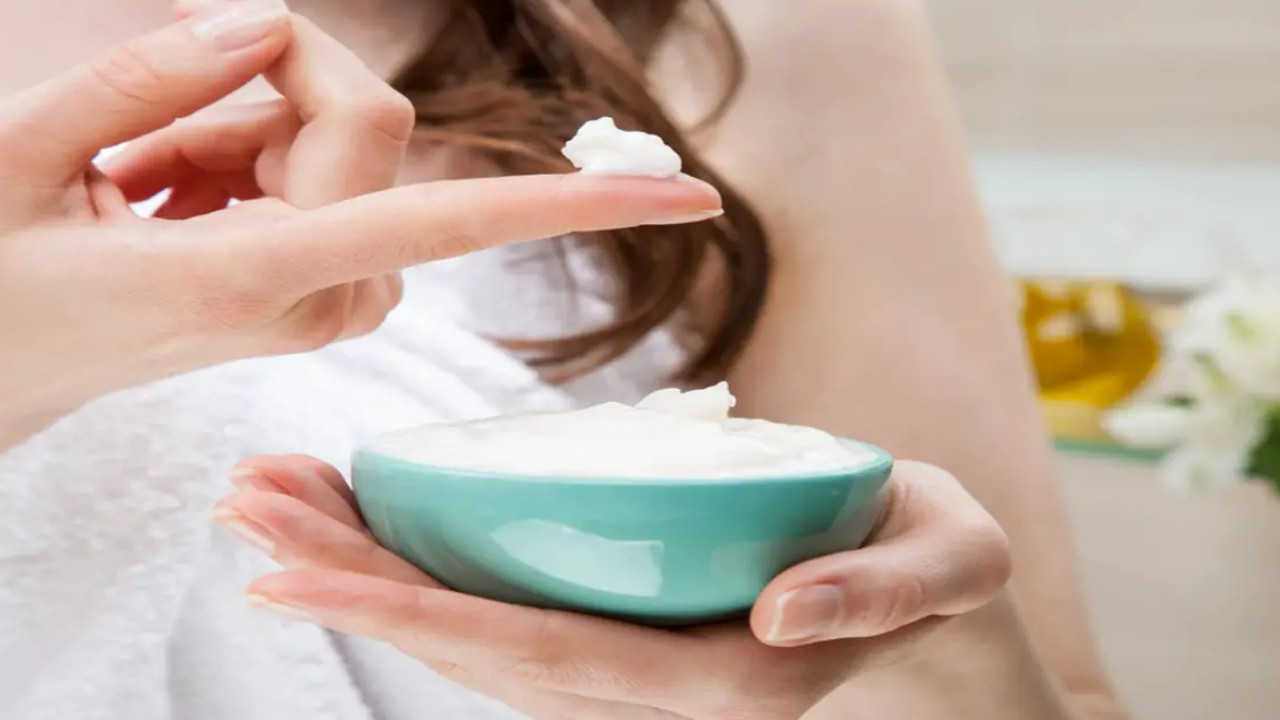 15 Best DIY Leave-in Conditioner Recipes to Get Nourished Hair Naturally