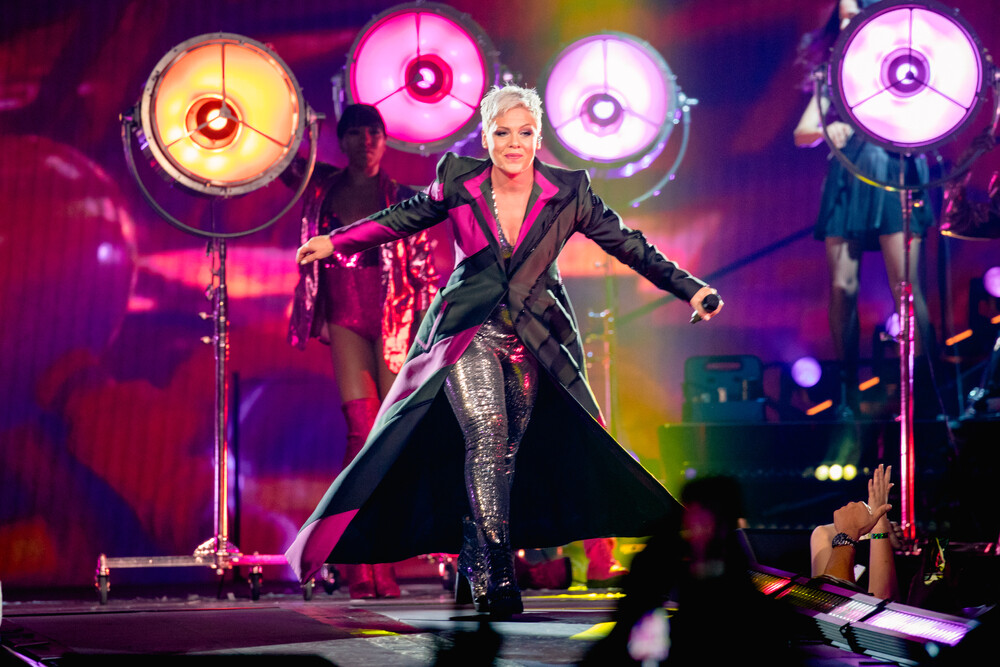 pink singer hairstyles