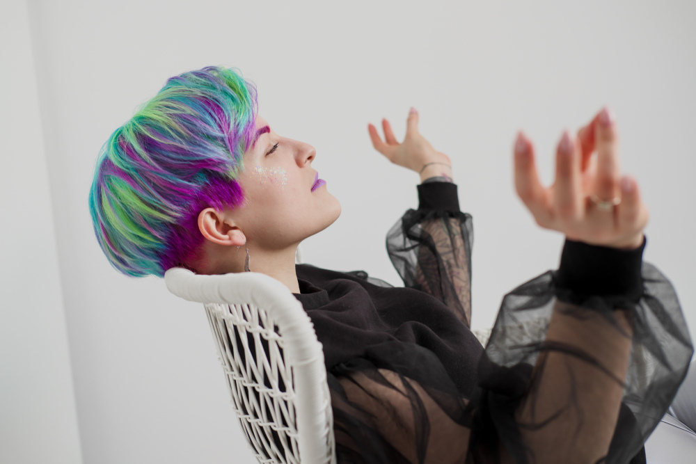 pink singer hairstyles