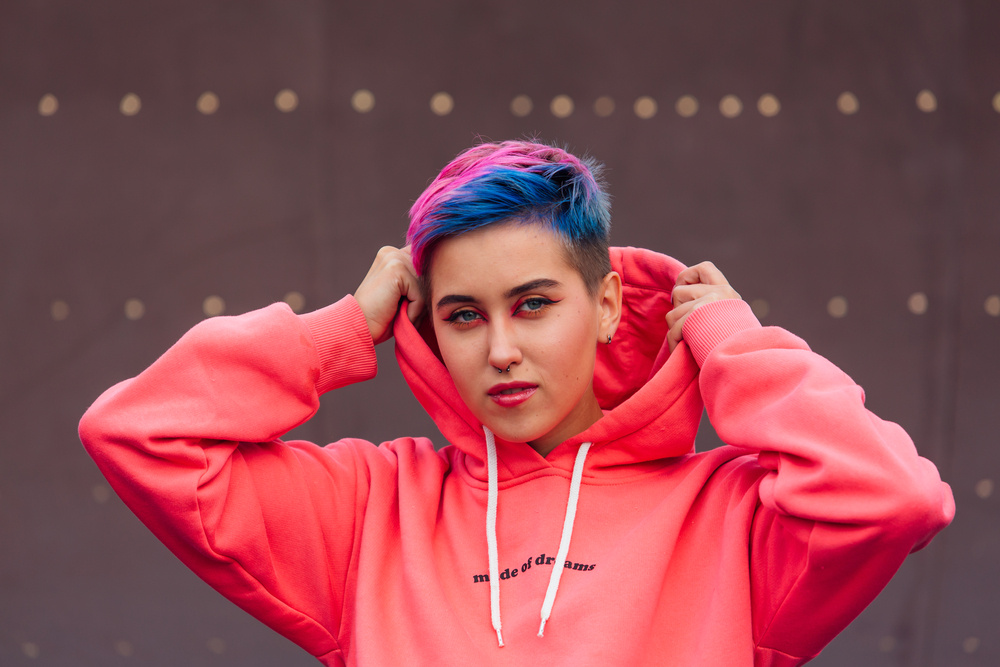 pink singer hairstyles