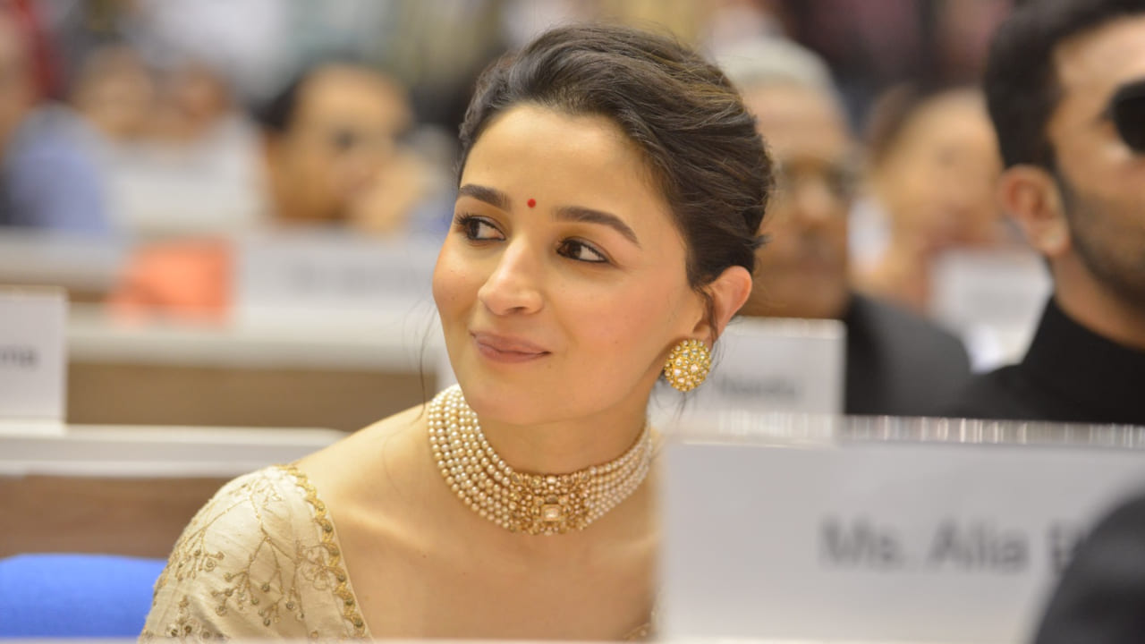 Alia Bhatt exudes grace and beauty in a stunning white saree 