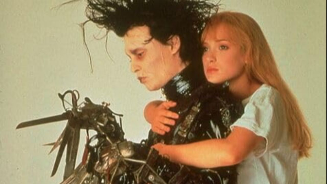 Johnny Depp and Winona Ryder in Edward Scissorhands - IMDb