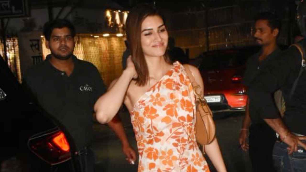Kriti Sanon looks HOT in autumn-inspired white mini-dress with off-shoulder design and a Rs.3.3 lac Dior bag (PC: Viral Bhayani)