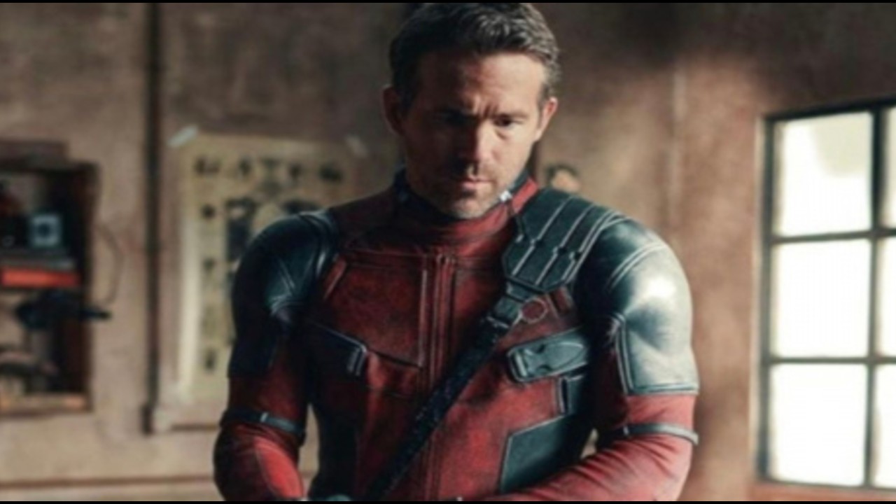 Ryan Reynolds on his Deadpool Obsession, Meeting Blake Lively, and His New  Film, 'Life