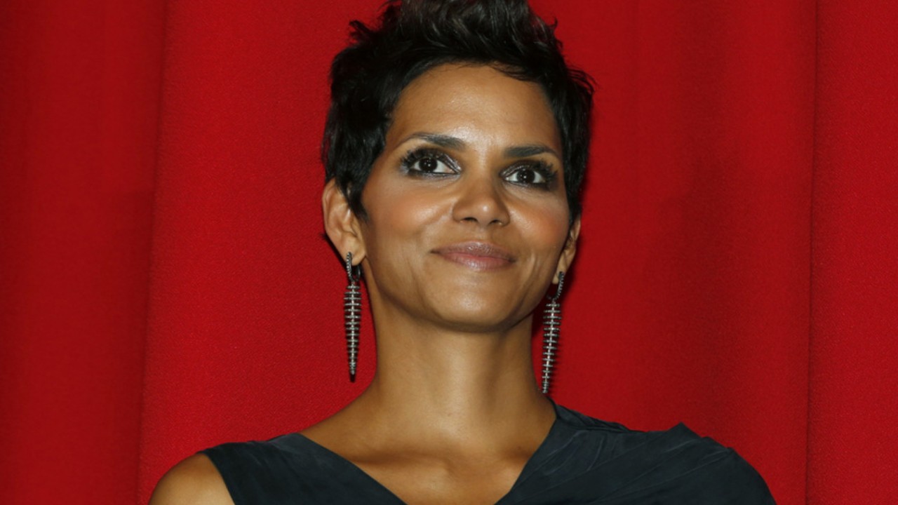 30 Stunning Halle Berry Hairstyles: Decoding the Timeless Elegance