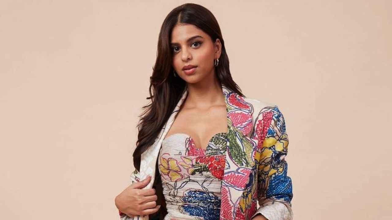 Suhana Khan's party vibe look in periwinkle Bandhani print blazer with hot mini dress