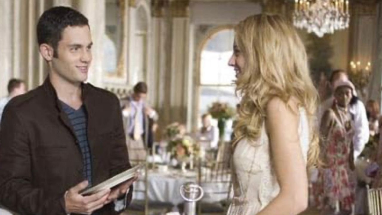 The first Gossip Girl website reveal included Dan