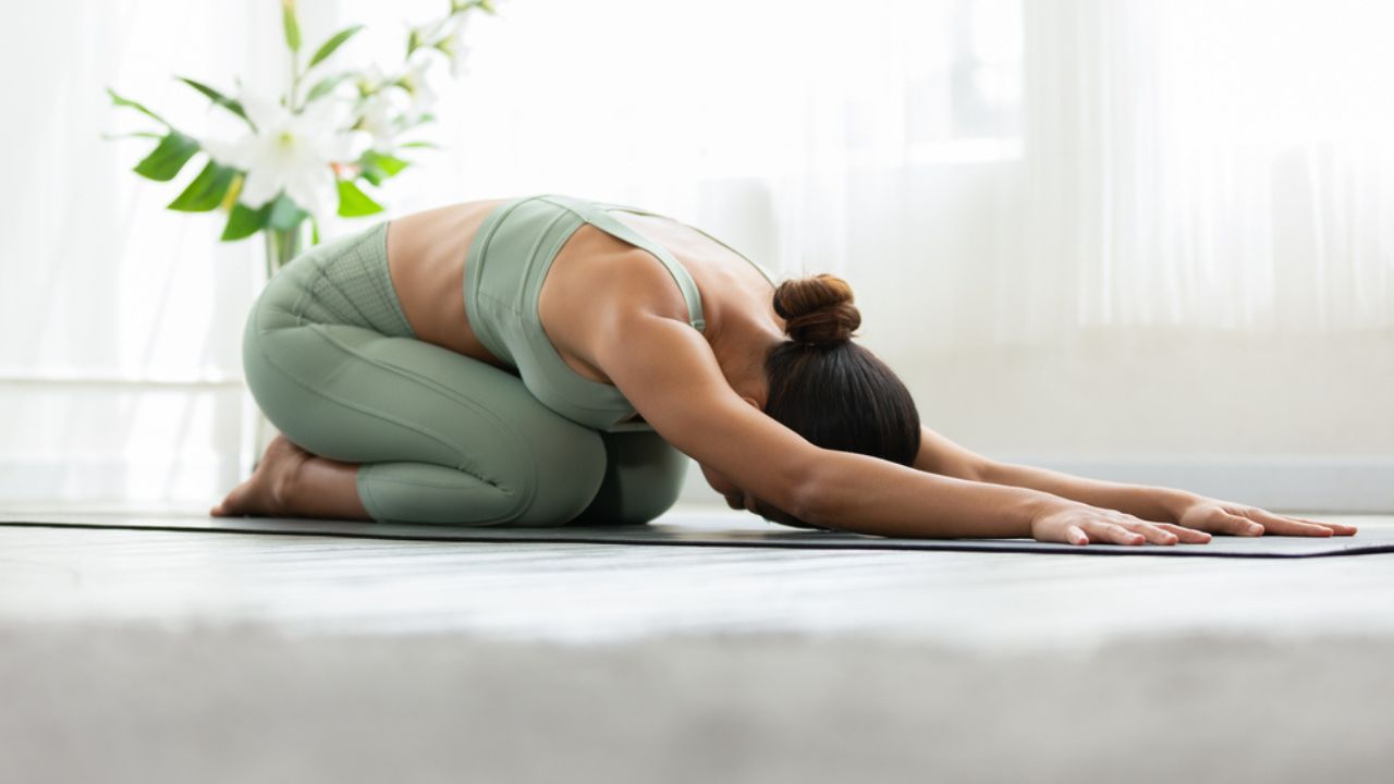 Try these 2 yoga poses after dinner to improve your digestion |  TheHealthSite.com