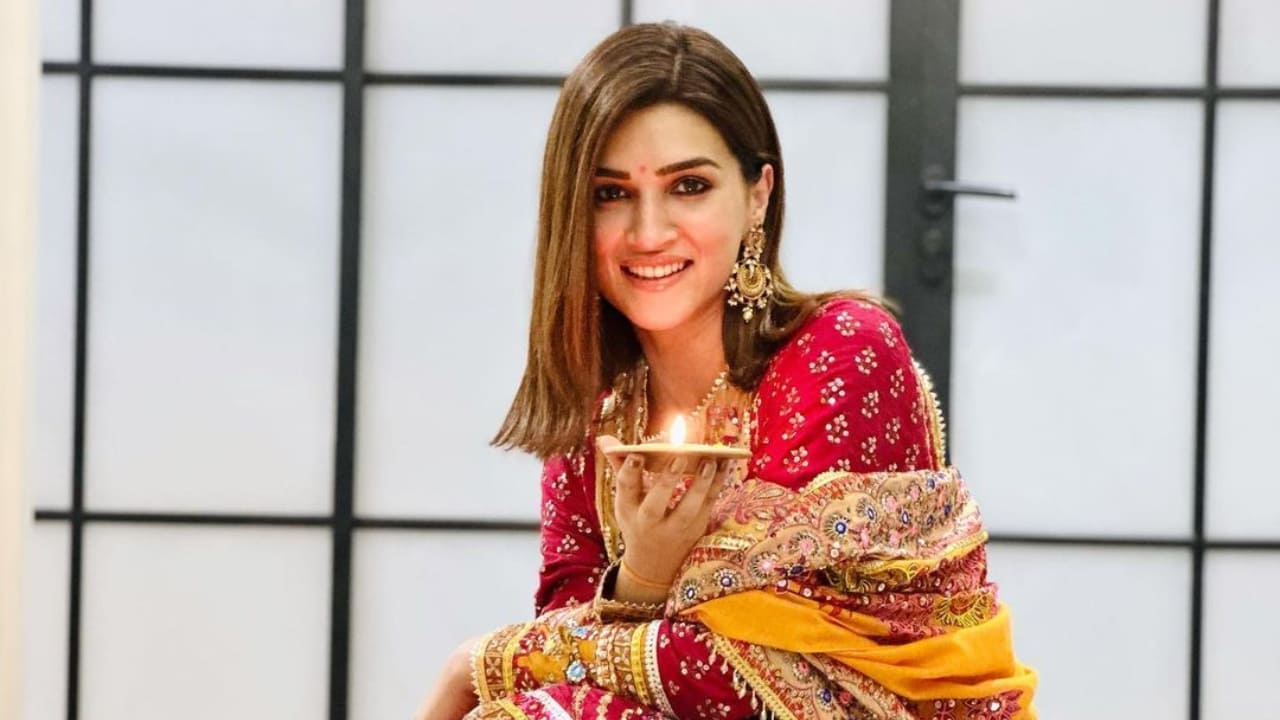 Kriti Sanon's Diwali 2023 look in pink kurta set