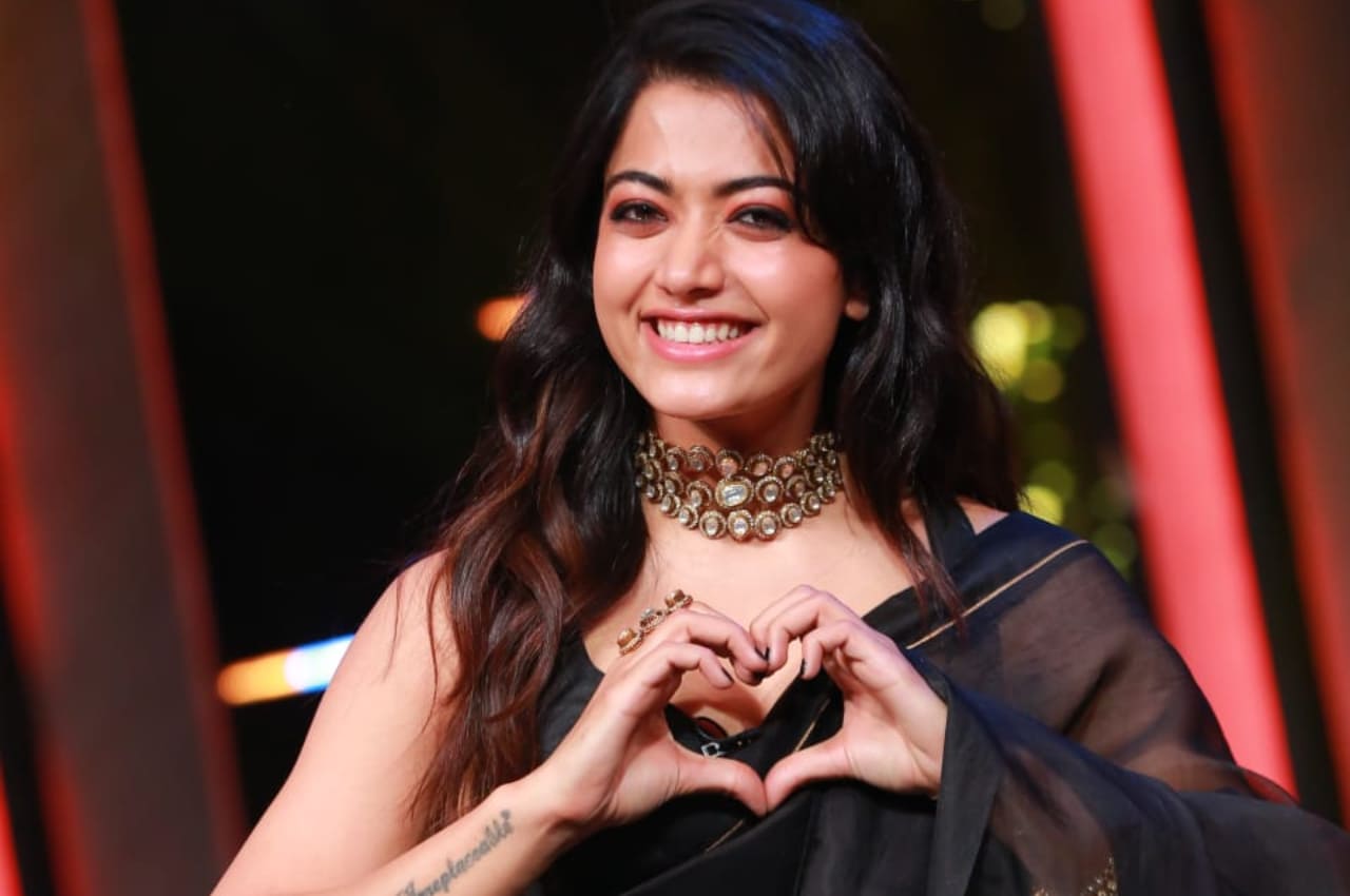 Ranbir Kapoor, Rashmika Mandanna recreate iconic Korean heart with Nandamuri Balakrishna on Unstoppable 3 (PC. Pinkvilla)
