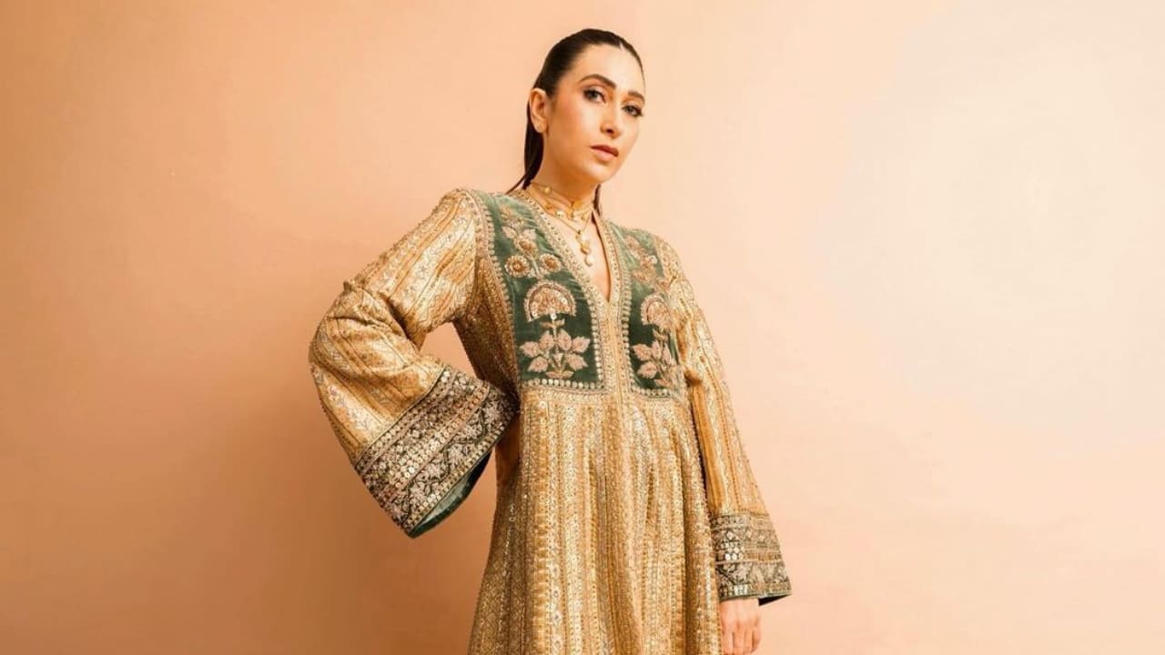 Karisma Kapoor in anarkali kurta style