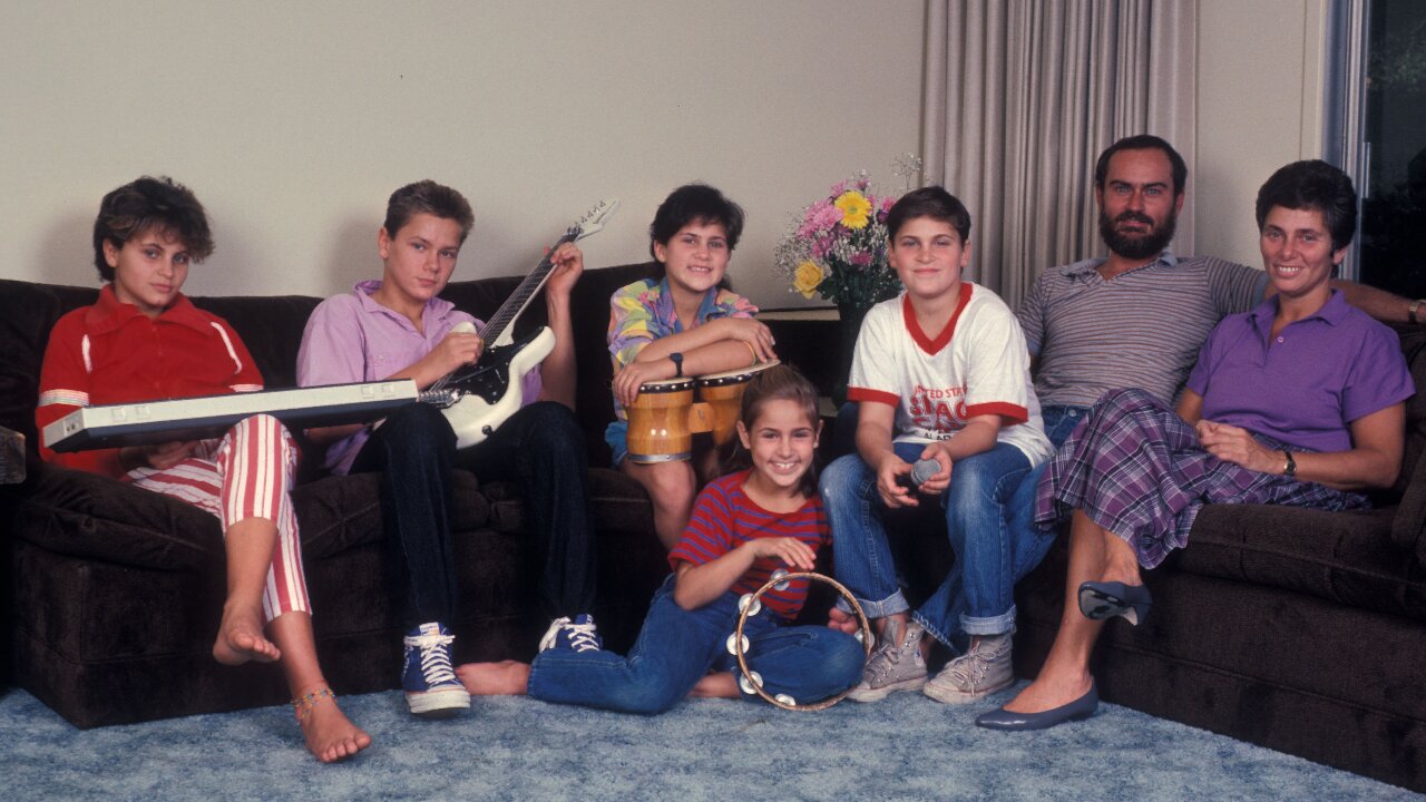 Joaquin Phoenix's family in 1985 (Getty Images)