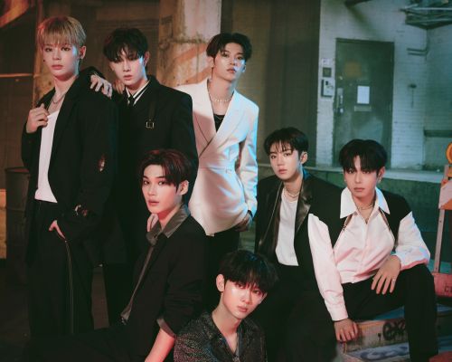 EVNNE: courtesy of Jellyfish Entertainment