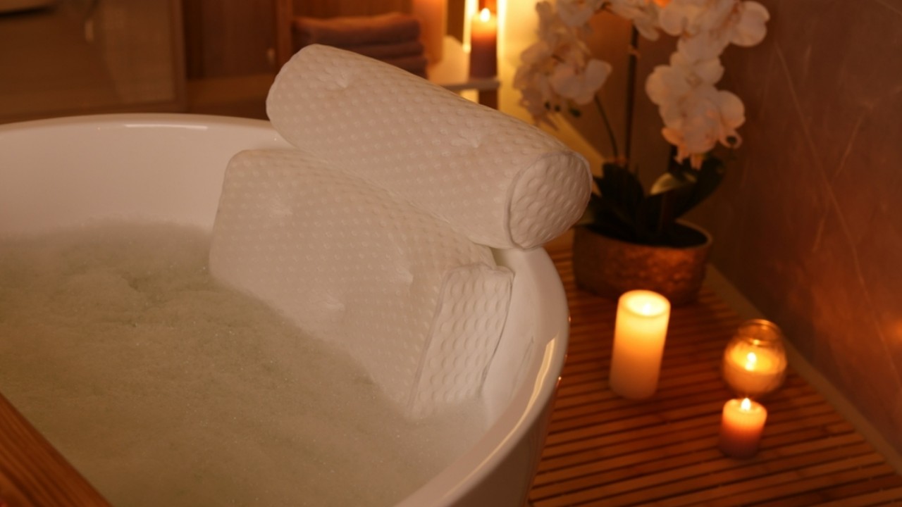 Bath Pillows to Recreate a Spa-Like Ambience