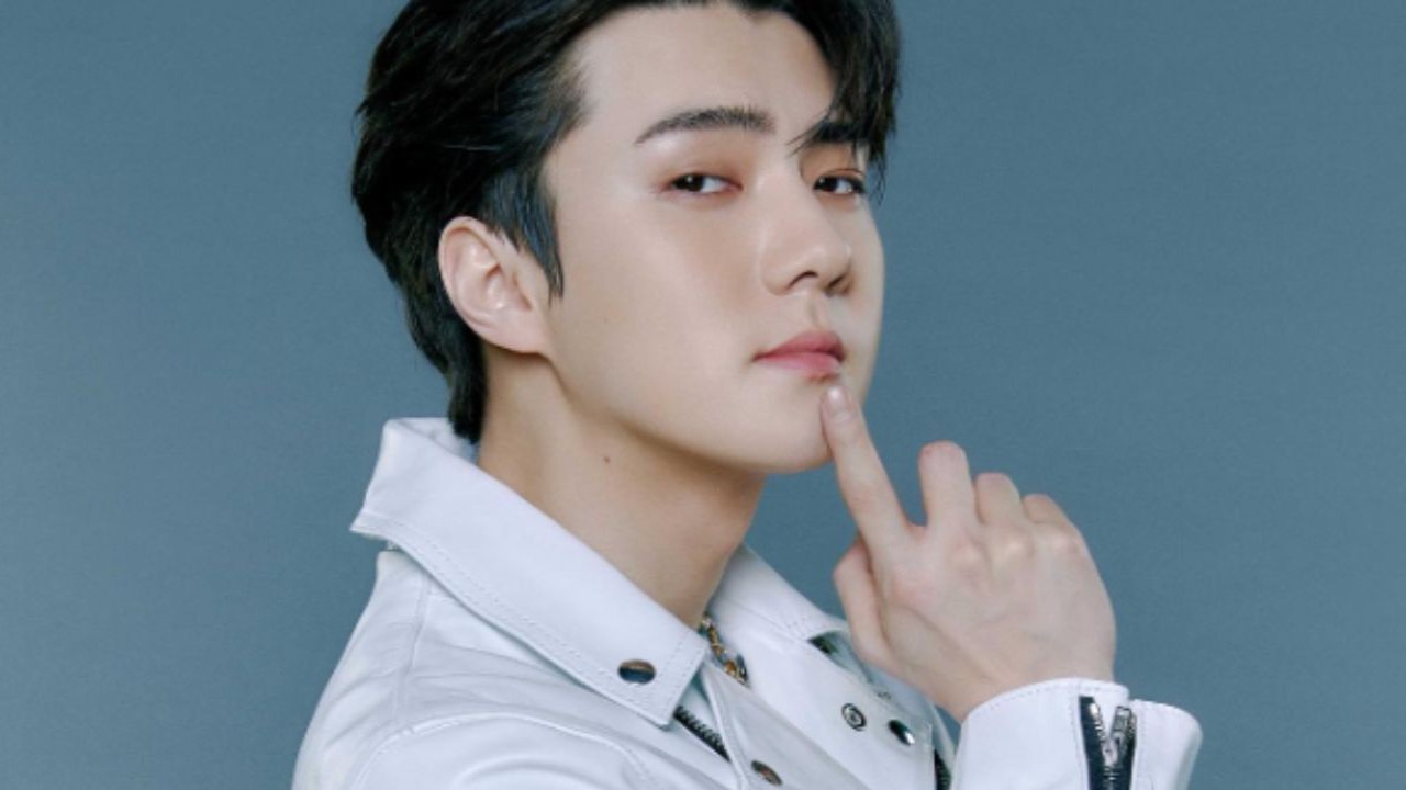 EXO’s Sehun proves his unchanging popularity in China with record-breaking magazine sales