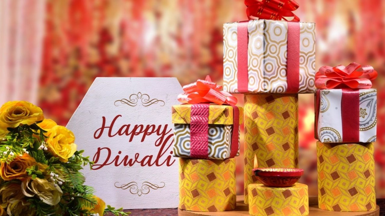11 Best Diwali Gifts for Employees to Kickstart the Festive Season