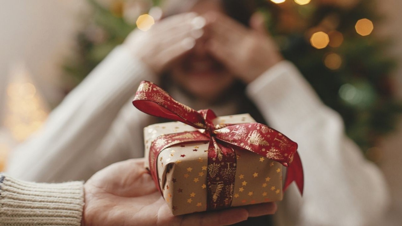 14 Best Christmas Gifts to Spread Joy And Cheer This Holiday Season