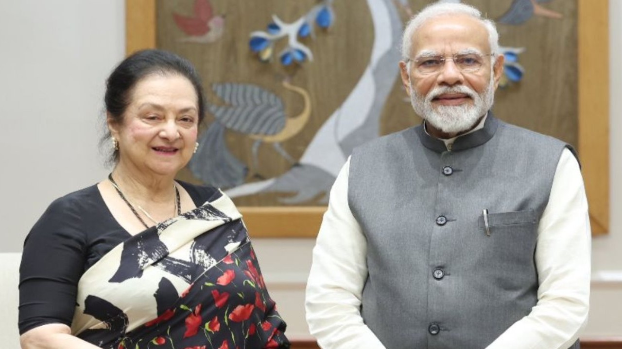 PM Narendra Modi meets veteran actress Saira Banu, hails her 'work in the world of cinema'-PICS