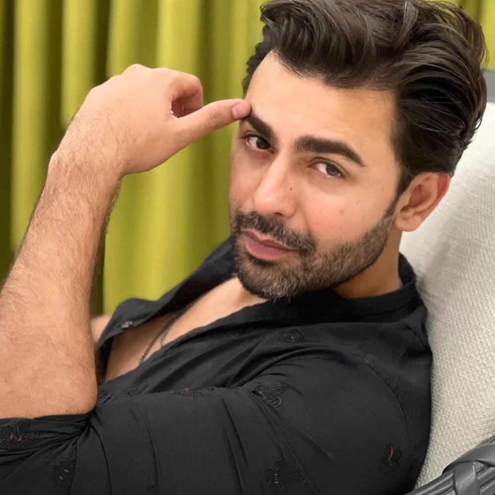 When fans MISBEHAVED  with Mere Humsafar and Jal fame Farhan Saeed in concert 