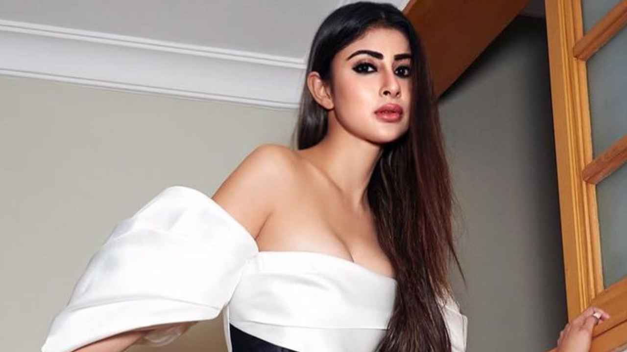 Looking for New Year’s Eve Party Outfit? Get inspiration from Mouni Roy’s balloon sleeves mini-dress