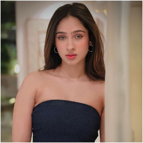 Pic Courtesy: Pashmina Roshan Instagram