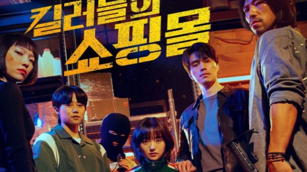 A Shop For Killers poster: Lee Dong Wook's strange shopping mall harbours secrets that Kim Hye Jun needs to solve