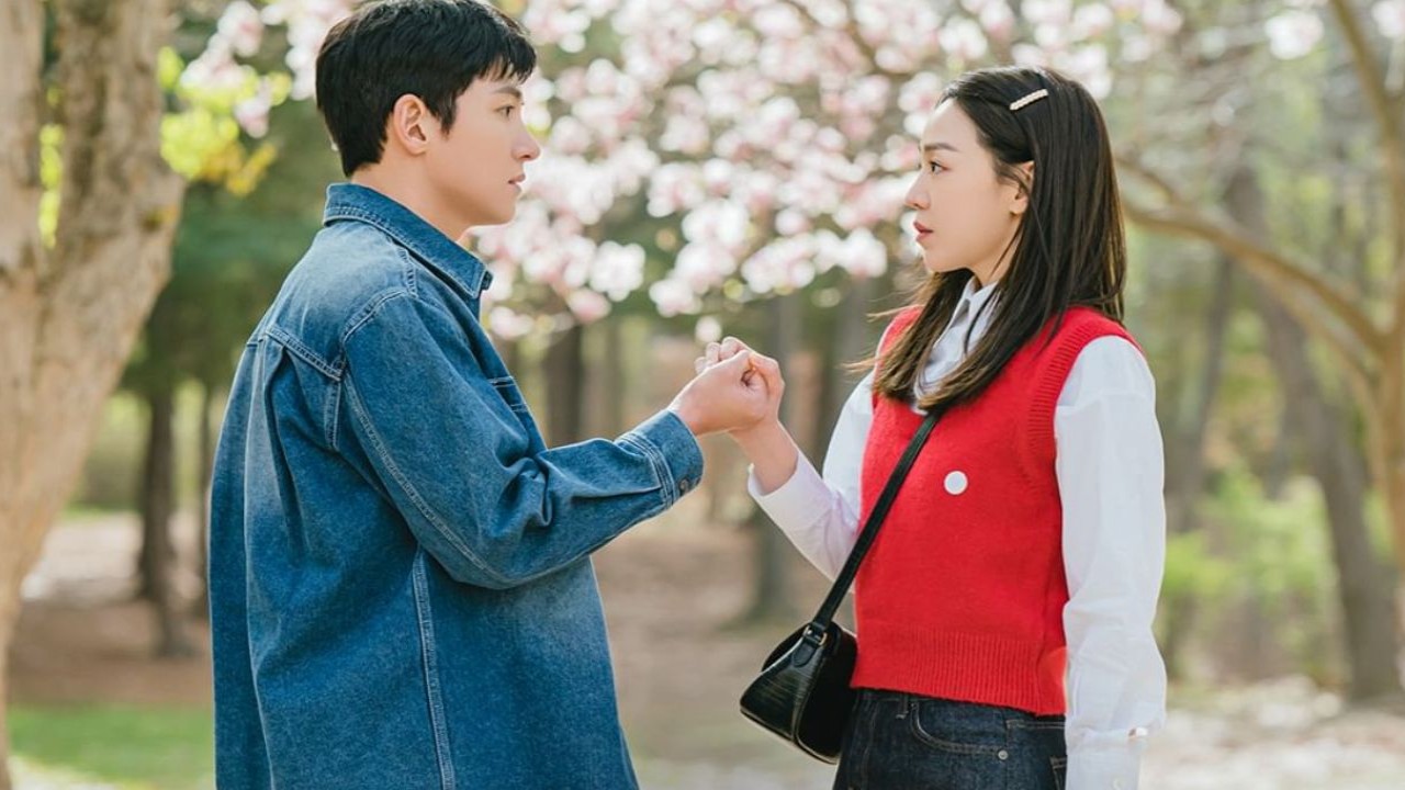 Ji Chang Wook and Shin Hye Sun in Welcome to Samdalri; Image Courtesy: JTBC Ji Chang Wook and Shin Hye Sun in Welcome to Samdalri; Image Courtesy: JTBC