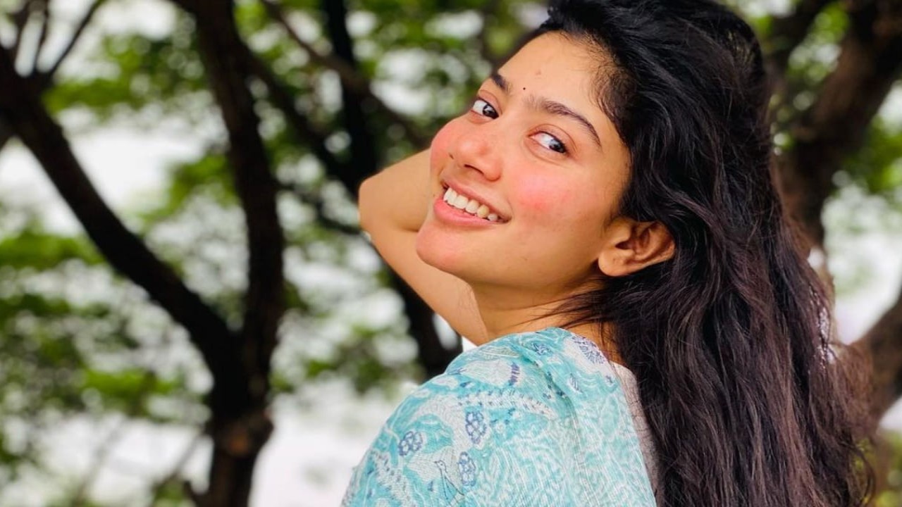 Sai Pallavi's dance moves at sister Pooja's engagement ceremony remind us of Rowdy Baby 