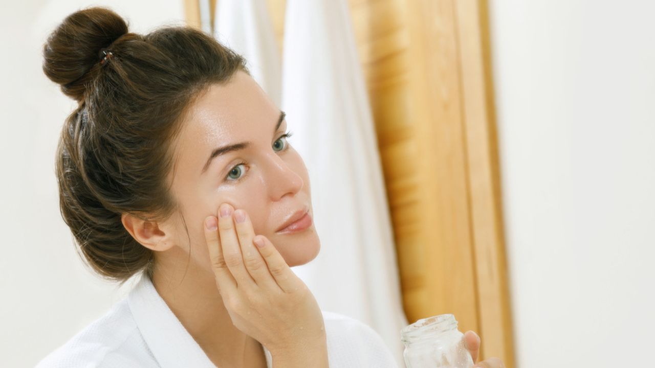 What Are the Skincare Benefits of Coconut Oil?