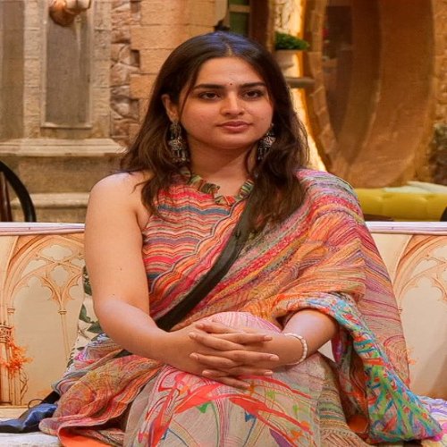 Ayesha Khan's look from weekend ka vaar