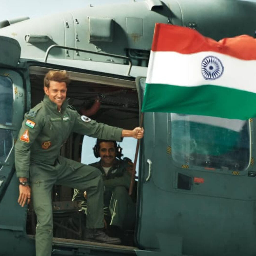 Fighter Advance Booking: Hrithik Roshan - Deepika Padukone starrer sells 100000 tickets in top national chains