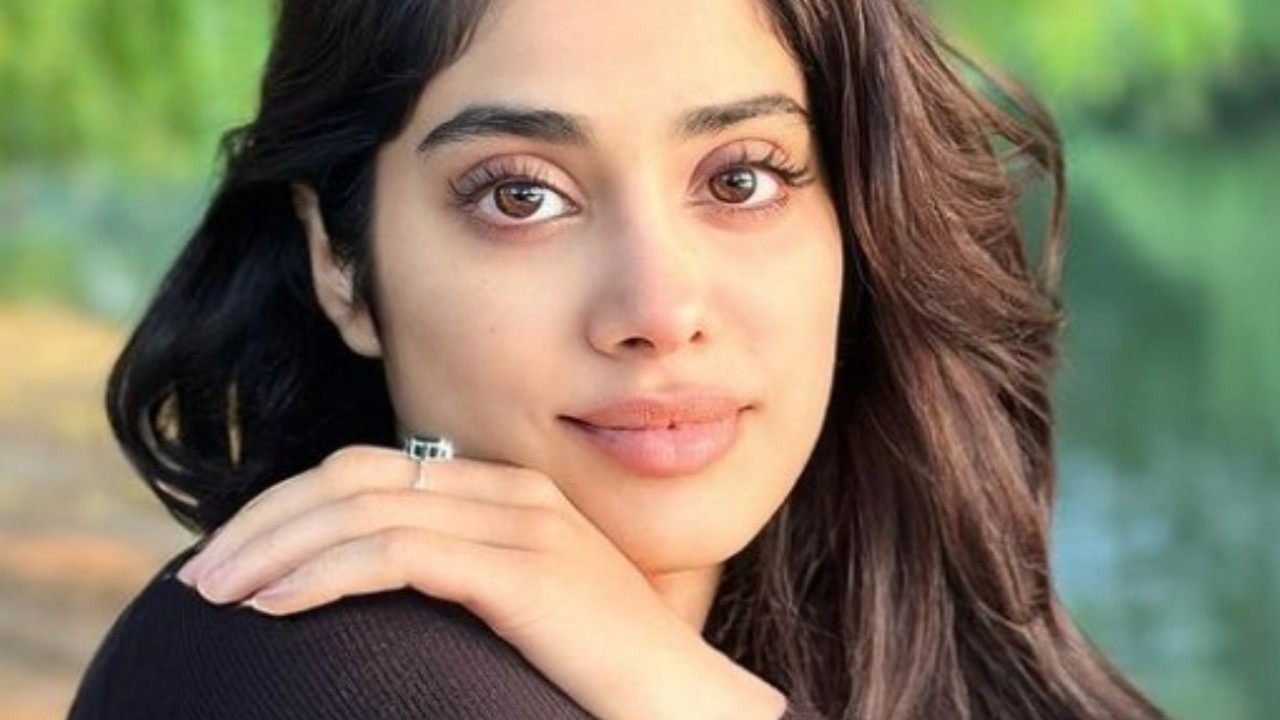 KWK 8: Janhvi Kapoor laughed at THIS message from a Bollywood actor; reveals what boys notice about her first