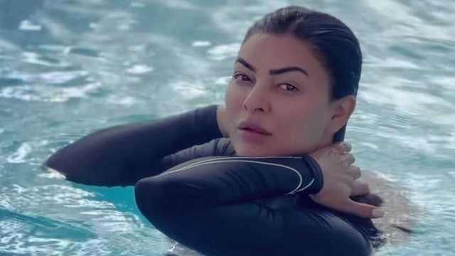 WATCH: Sushmita Sen daringly enjoys a refreshing dip in heated pool amidst minus 1 degree on Azerbaijan vacay