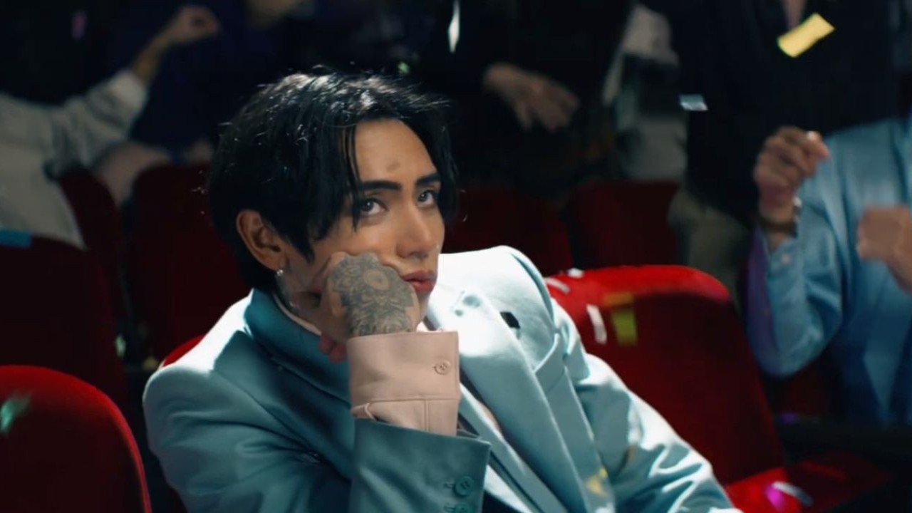 DPR IAN in IU's Shopper Music Video; Image Courtesy: EDAM Entertainment DPR IAN in IU's Shopper Music Video; Image Courtesy: EDAM Entertainment