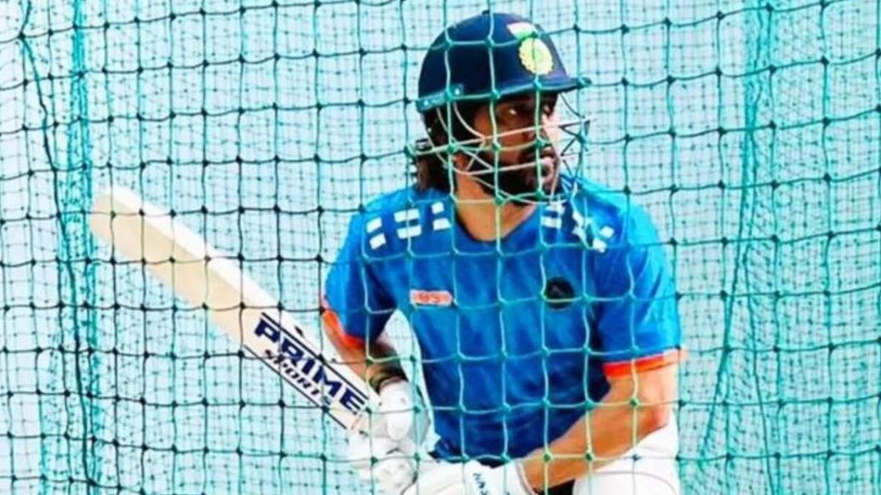 ‘Thala for a Reason’: MS Dhoni Wins Fans Over as His New IPL 2024 Bat Sticker Goes Viral for THIS Reason