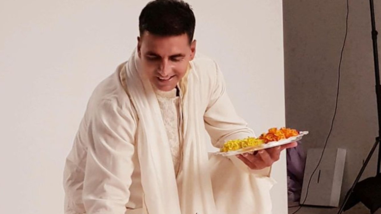 Akshay Kumar drops PIC as he attends Abu Dhabi’s BAPS Temple inauguration; pens 'What a historic moment'