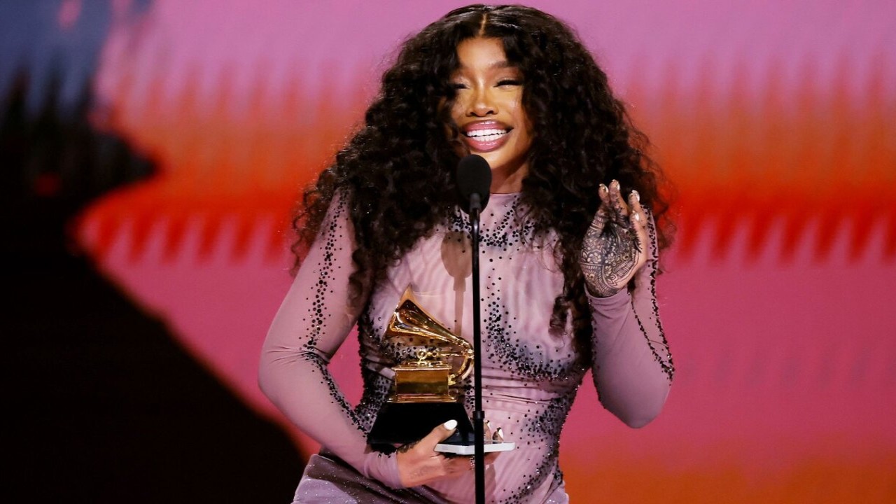 SZA Choked Up After Winning Best R&B Song At Grammy Awards 2024; Here's Who She Thanked During Emotional Acceptance Speech