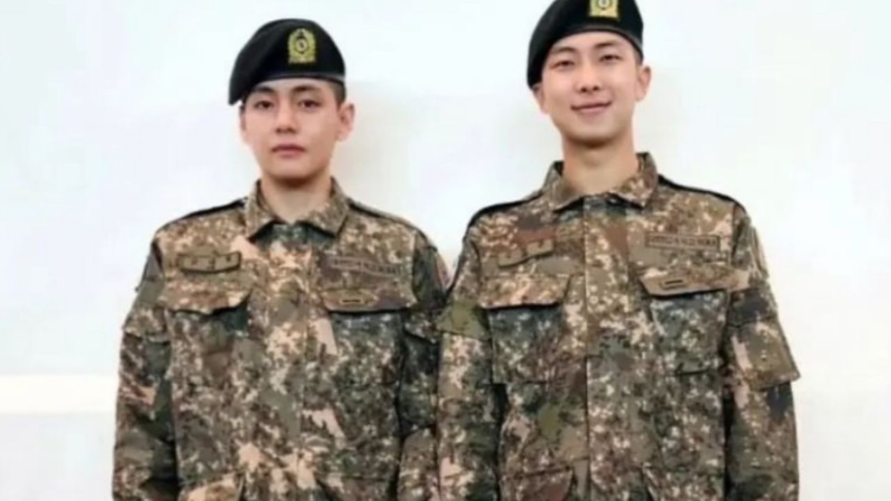 V and RM : Korea Navy Practicing Heart V and RM : Korea Navy Practicing Heart