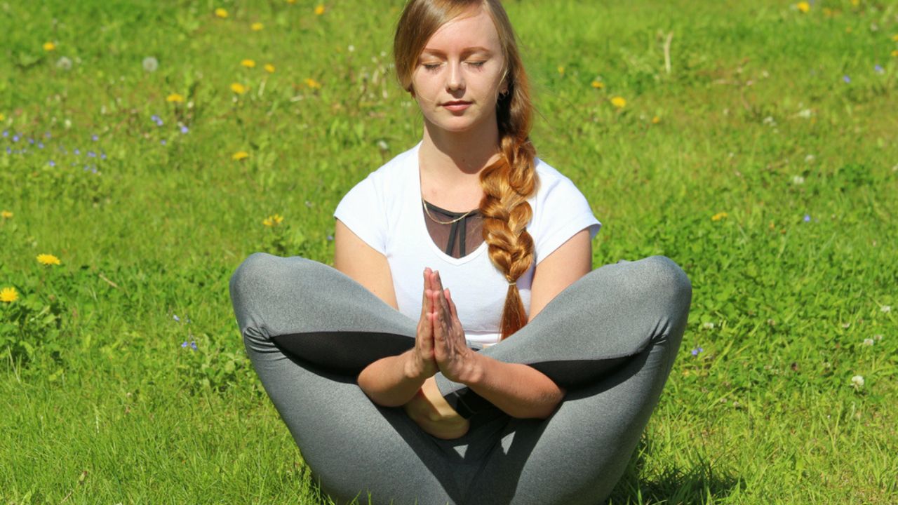 Vikasitakamalasana (Flowering Lotus Pose) Vikasitakamalasana (Flowering Lotus Pose)