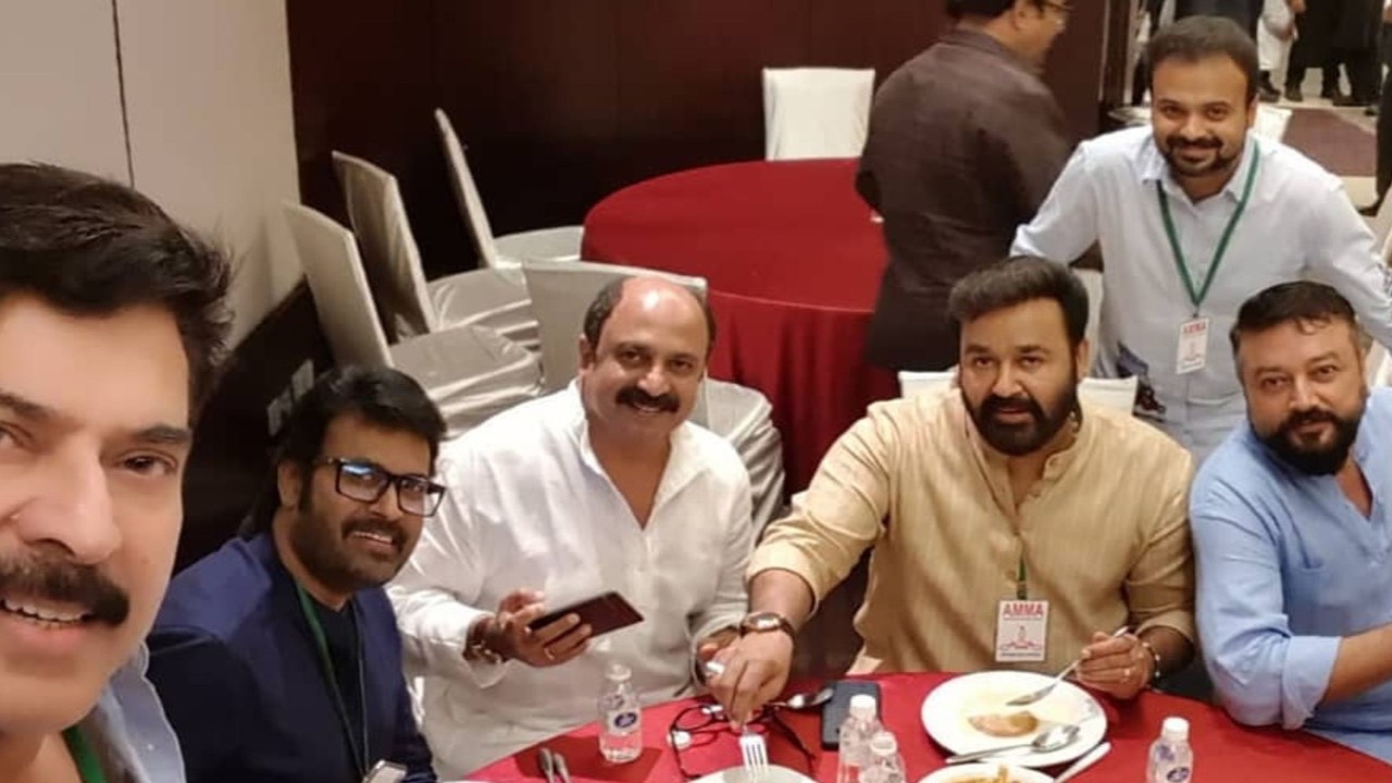 Flashback Friday: When Mammootty, Jayaram's hilarious dance moves set dance floor on fire, Mohanlal watched on