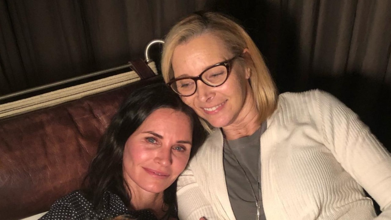 Courteney Cox And Lisa Kudrow Had A Surprising Friends Reunion And The Internet Is Going Gaga Over It