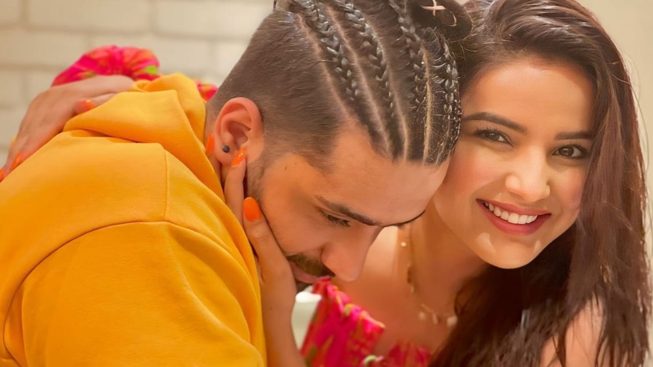 Bigg Boss 14 fame Aly Goni drops love-filled PIC with Jasmin Bhasin celebrating Valentine’s Day
