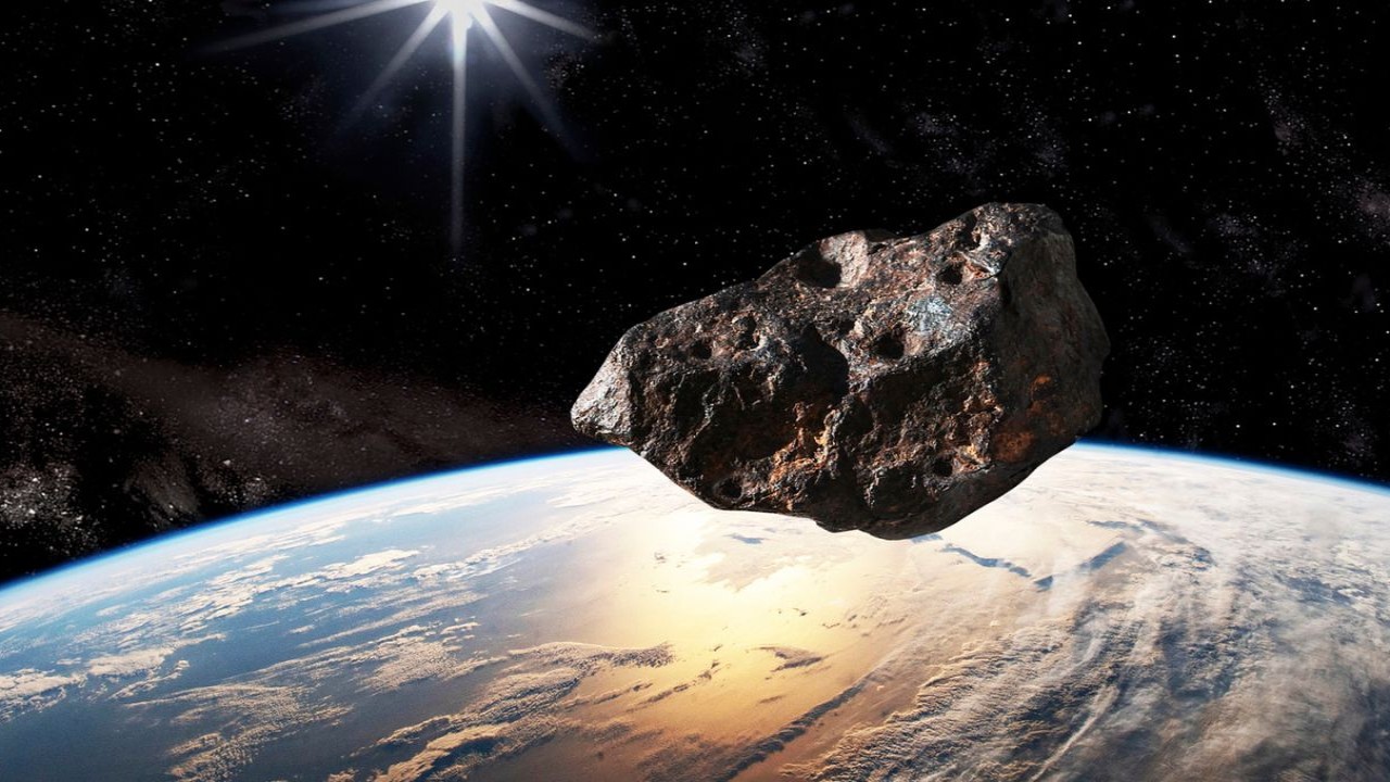 La NASA está en alerta cuando una roca espacial gigante de 420 pies llamada asteroide EU4 se acerca a la Tierra.