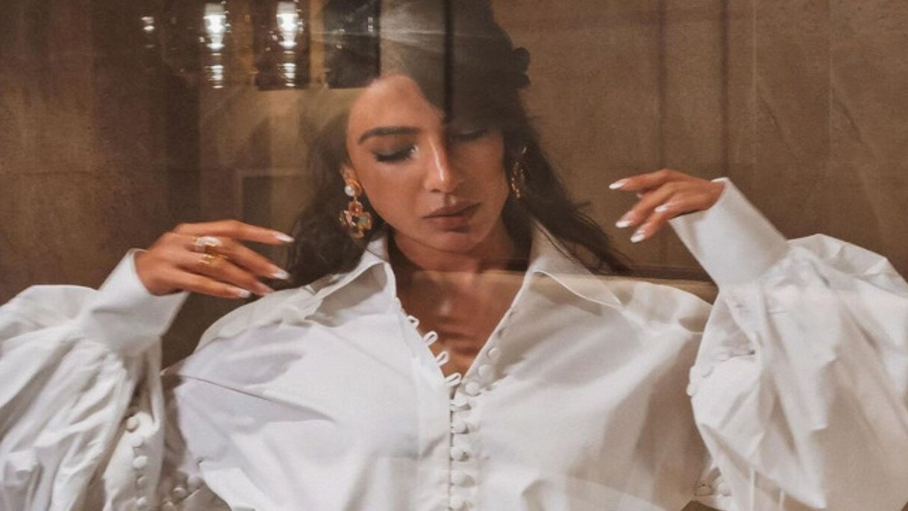 Samantha is ‘unbothered’ as she exudes elegance in dramatic button-down shirt