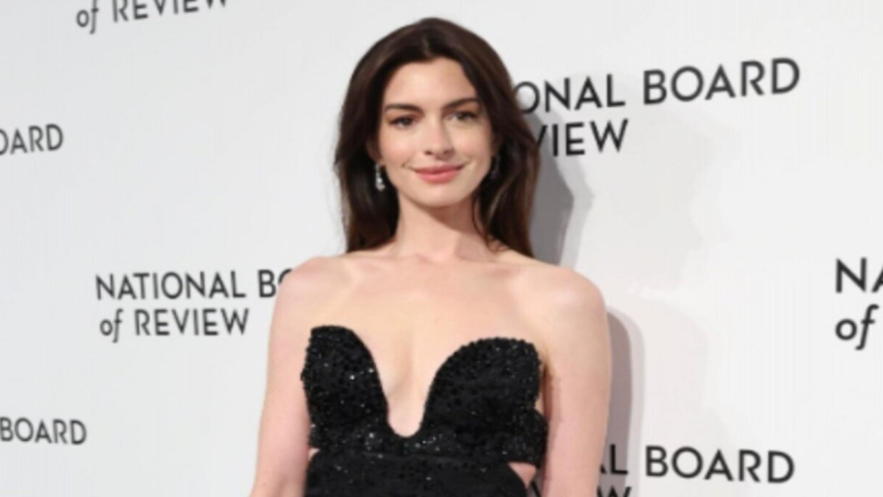 'It Was Too Much': Anne Hathaway Reveals She Had Miscarriage During Run Of 2015 Off-Broadway Play