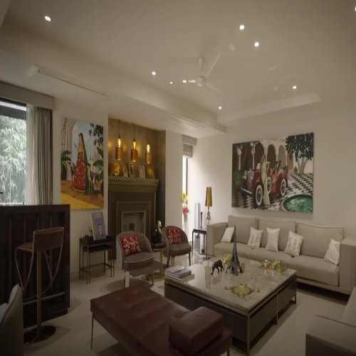Check pictures of the spacious living room