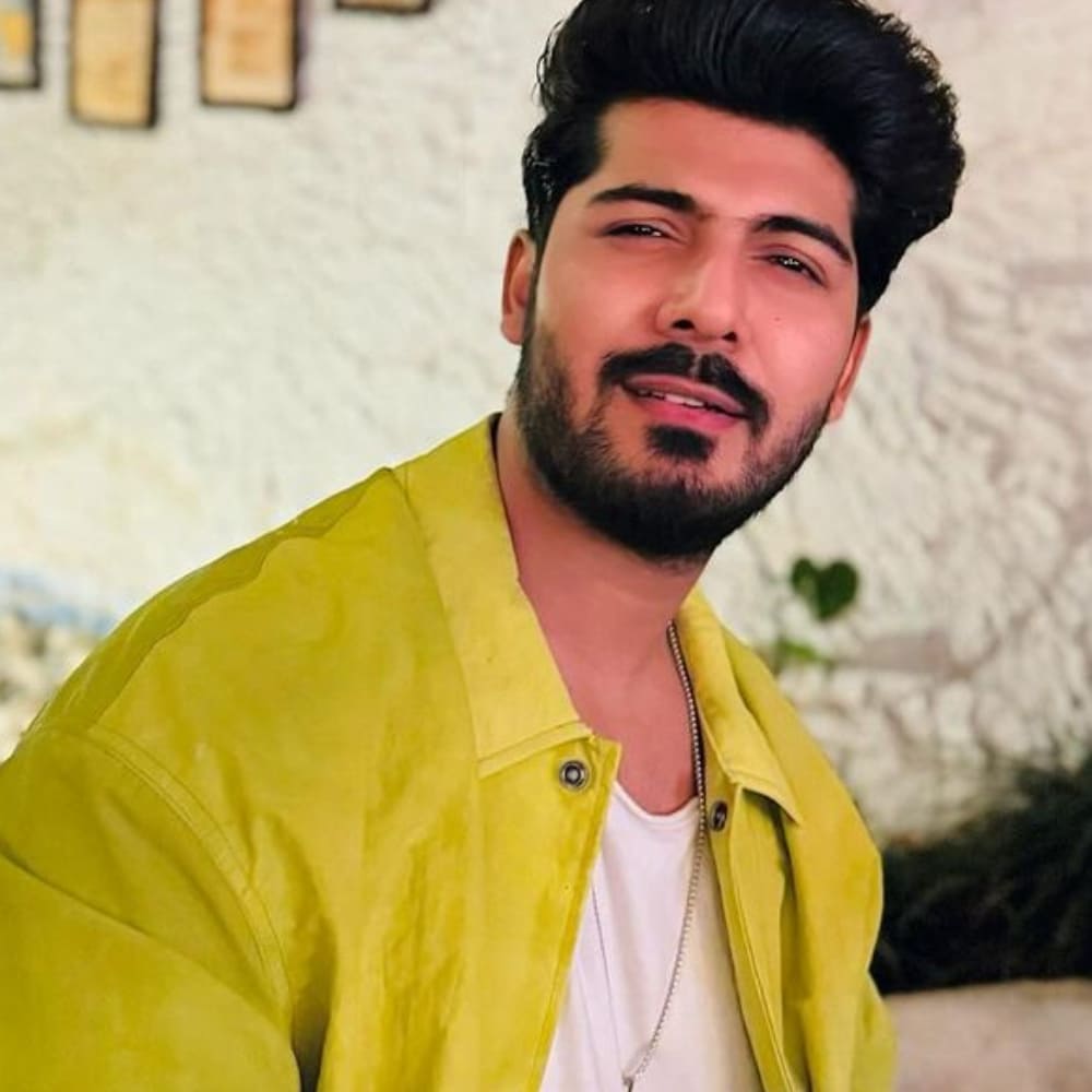 EXCLUSIVE: Sheezan Khan on Shah Rukh Khan, Ranbir Kapoor's low-key social media presence: 'They know what to sell' EXCLUSIVE: Sheezan Khan on Shah Rukh Khan, Ranbir Kapoor's low-key social media presence: 'They know what to sell'
