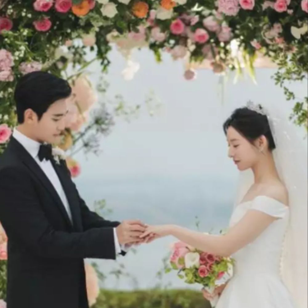 Here's why Queen of Tears' wedding scene with Kim Ji Won-Kim Soo Hyun looked similiar to Hyun Bin-Son Hye Jin's ceremony Here's why Queen of Tears' wedding scene with Kim Ji Won-Kim Soo Hyun looked similiar to Hyun Bin-Son Hye Jin's ceremony