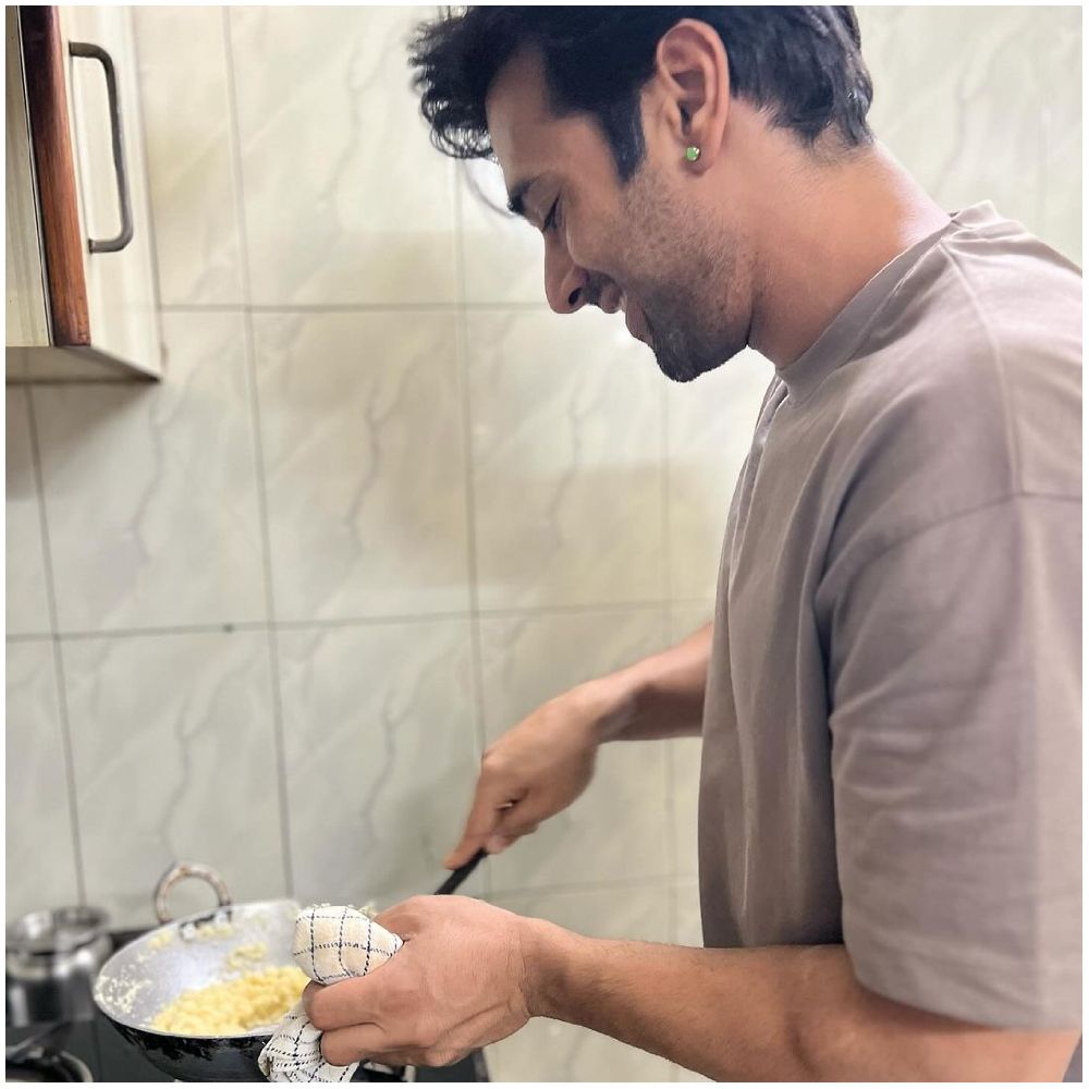 Kriti Kharbanda gushes over hubby Pulkit Samrat as he performs ‘pehli rasoi’; ‘Fell in love all over again’