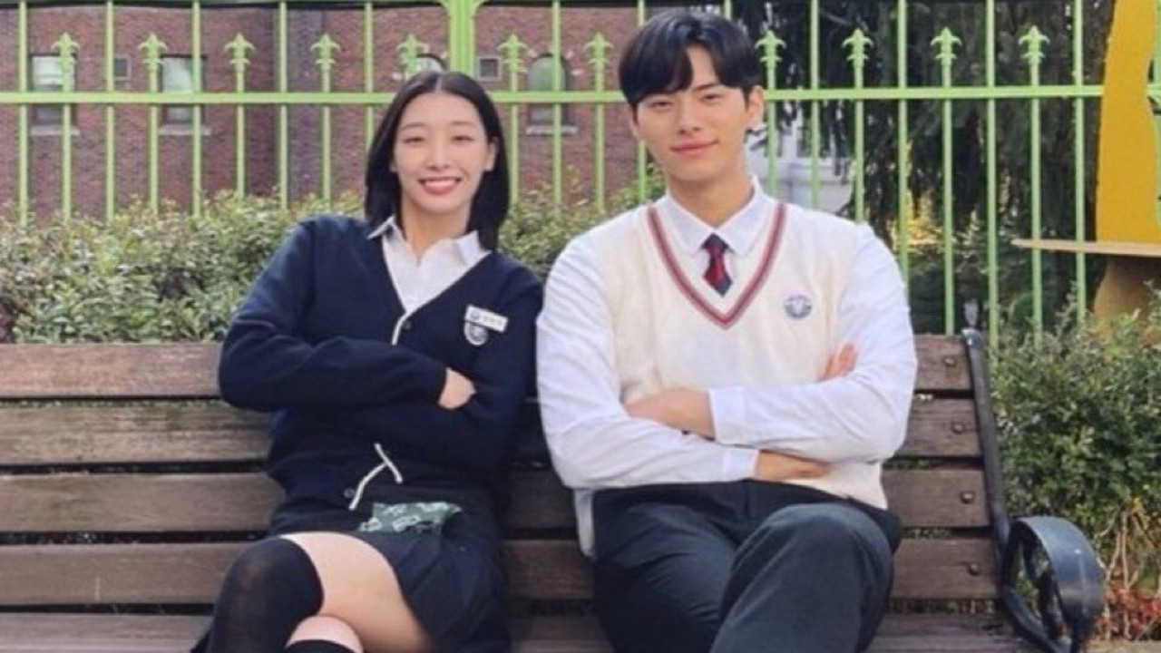 Fans find hints of Lee Chae Min dating Crash Course in Romance co-star Ryu Da In before agencies’ confirmations